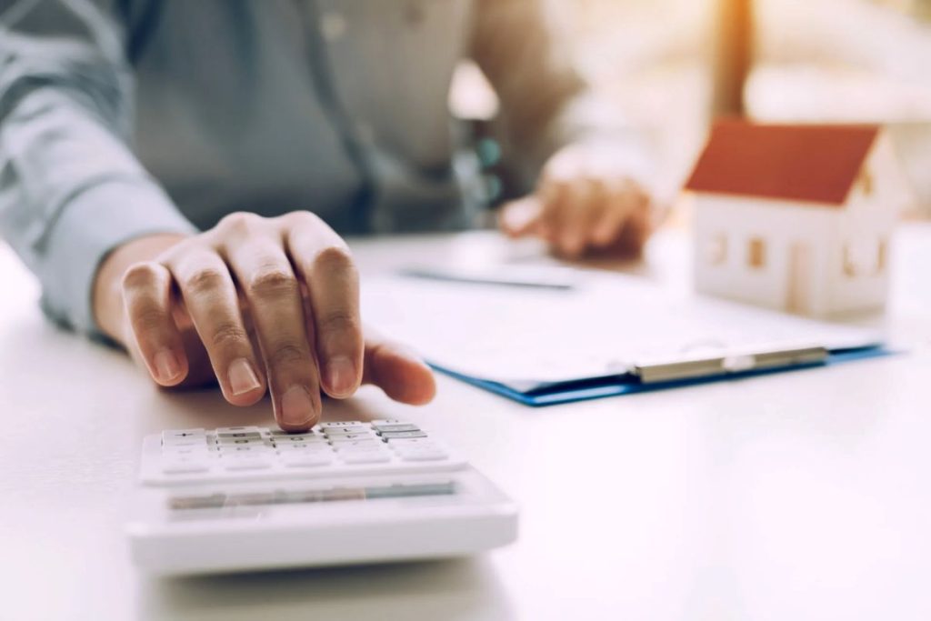 Key advantages to buy business in Dubai, including tax benefits, global location, and investor opportunities