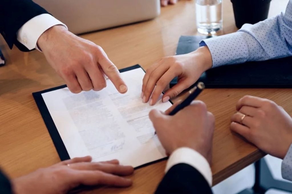 Steps to buy business in Dubai safely and legally with free zone and mainland company options