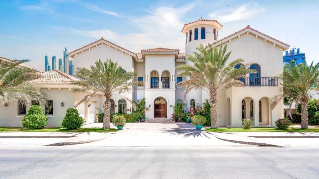 Top villa communities in Dubai such as Emirates Hills and Dubai Hills Estate, ideal for buyers looking to buy villa in Dubai