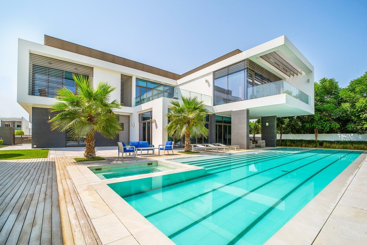Step-by-step guide on how to buy villa in Dubai, covering freehold zones, financing, and legal process