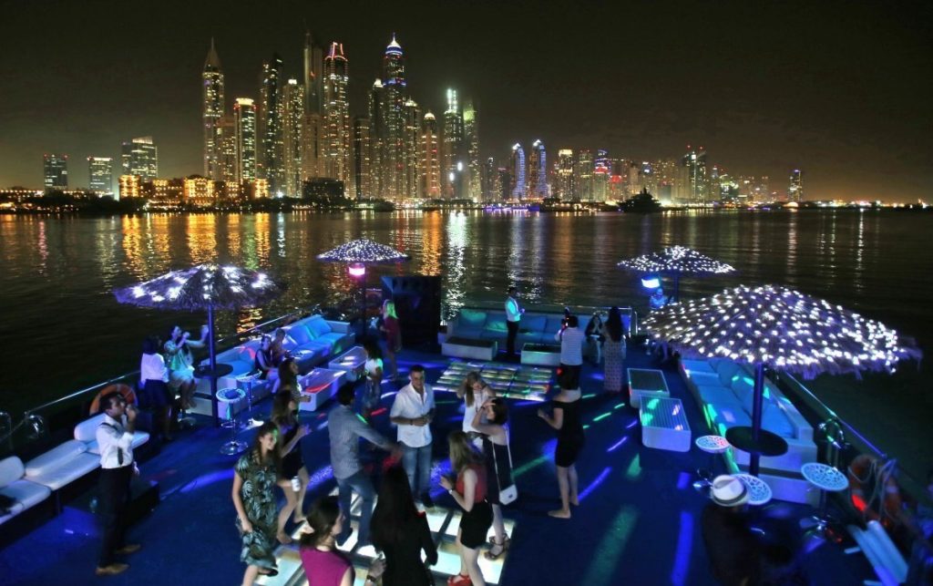 Breakdown of Dubai life night costs including dining, clubs, drinks, and transport
