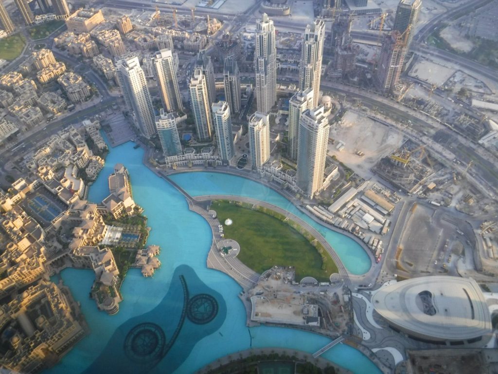Skyline of Dubai highlighting reasons to invest in Dubai, with modern real estate and business districts
